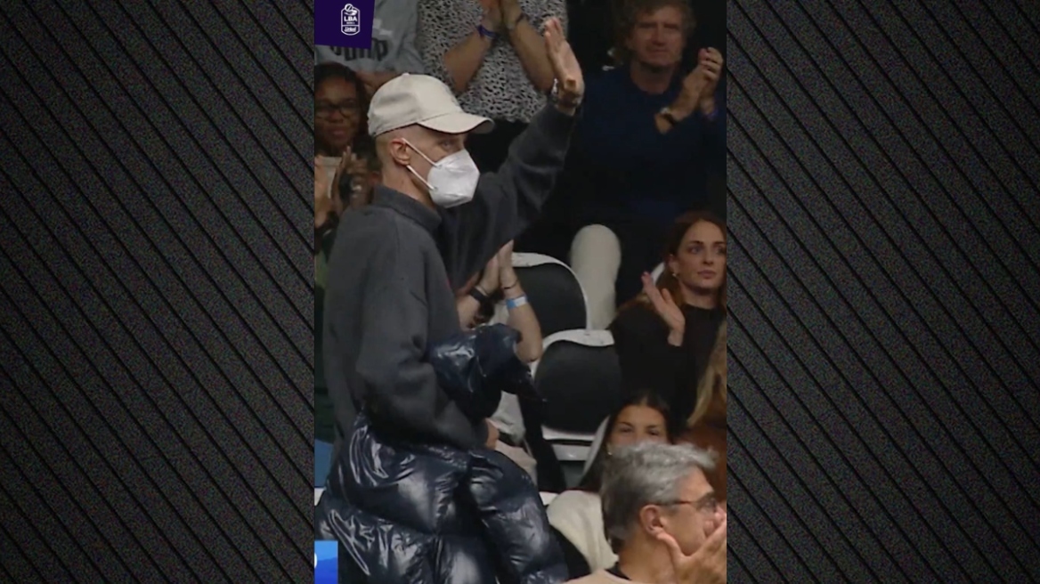 Αποθέωση για τον Ακίλε Πολονάρα από τους φίλους της Βίρτους Μπολόνια στο παιχνίδι με την Ντερτόνα