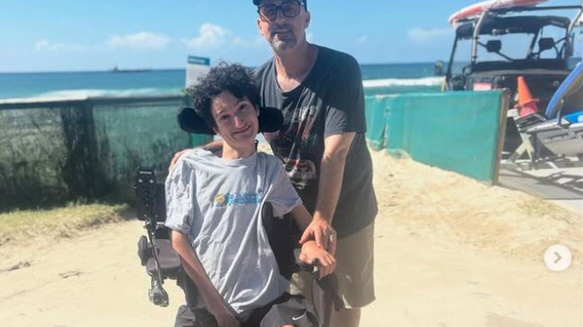 Ο 15χρονος Ezra έμεινε τετραπληγικός στα 12 του μετά τη διάγνωσή του με λέμφωμα Hodgkin (βίντεο)