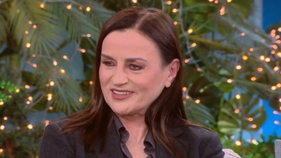 Καρυοφυλλιά Καραμπέτη: Στην εφηβεία μου έζησα ένα τραγικό γεγονός που με επηρέασε στο να μην κάνω παιδιά