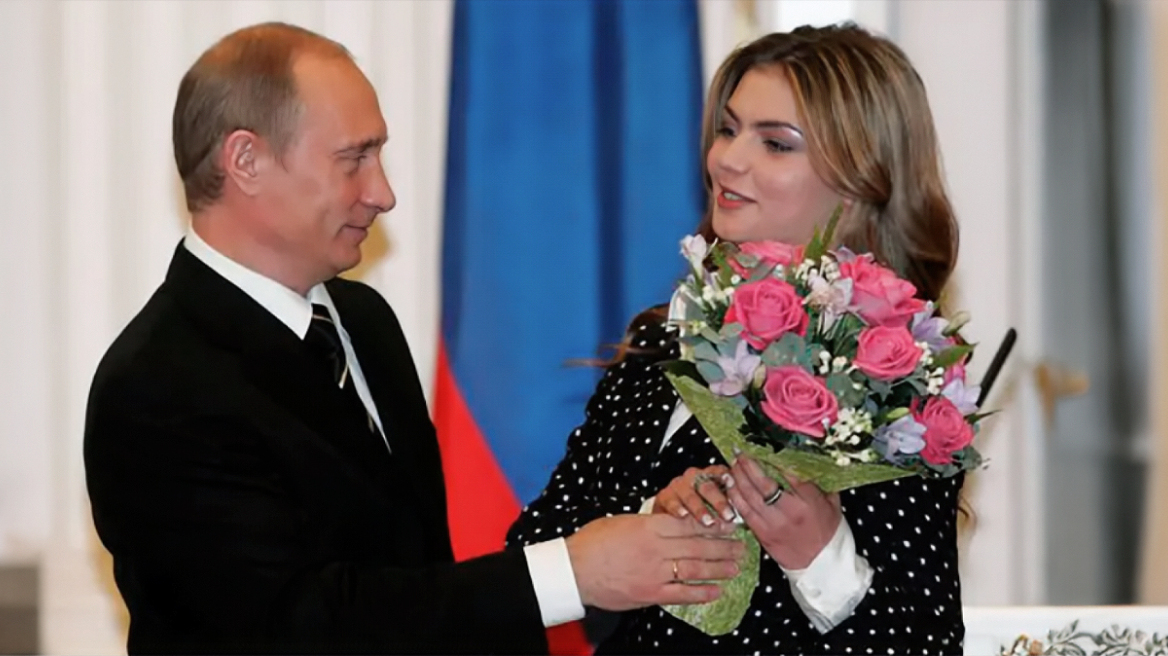 Οι άγνωστες φωτογραφίες των αγοριών που απέκτησε ο Πούτιν με την Αλίνα Καμπάεβα και προπονούνται για να γίνουν γυμναστές όπως η μητέρα τους