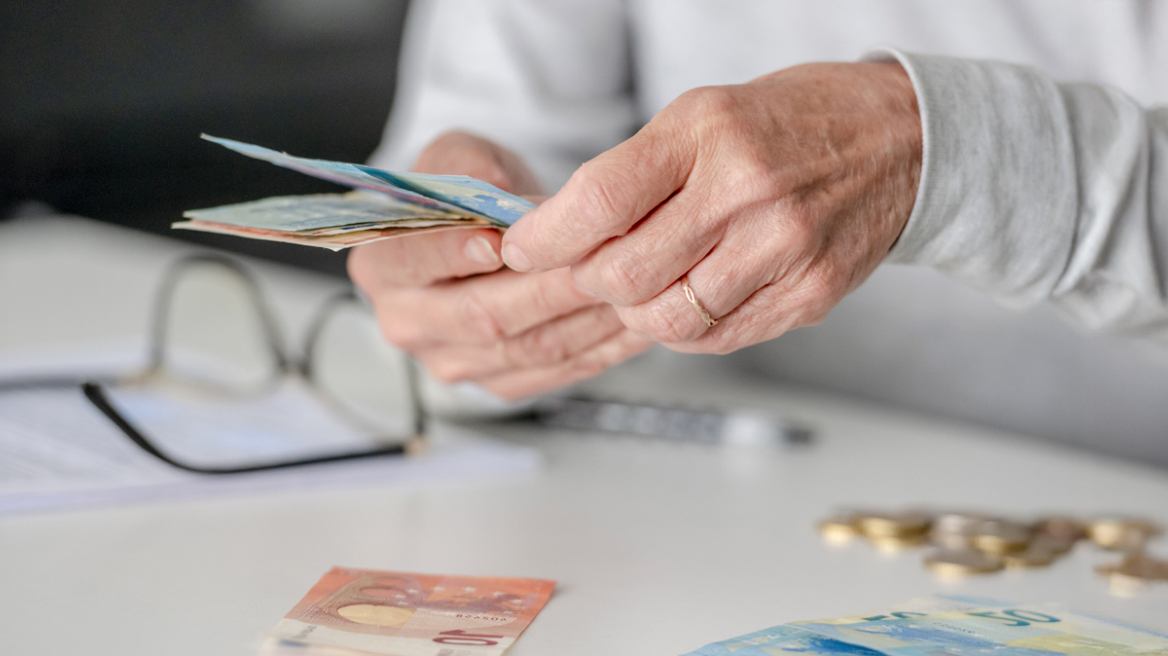Καταργείται η προσωπική διαφορά: Οι κερδισμένοι συνταξιούχοι από την τροπολογία που κατατέθηκε στη Βουλή