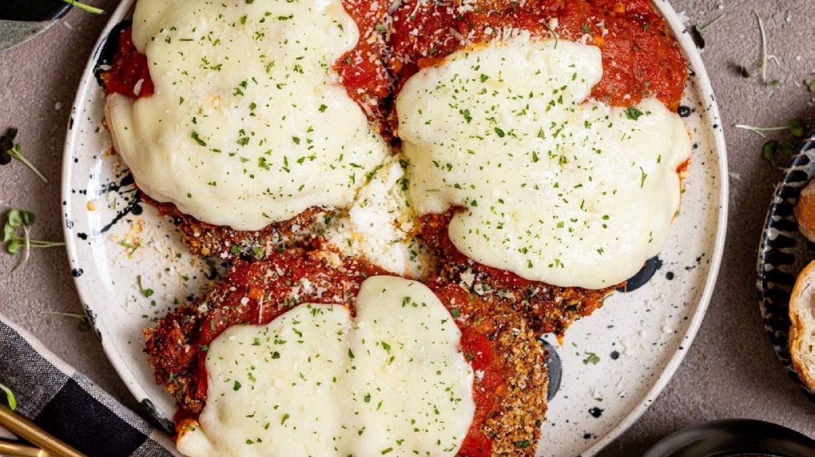 Chicken Parmigiana -  Η αυθεντική συνταγή για το ιταλοαμερικάνικο κοτόπουλο
