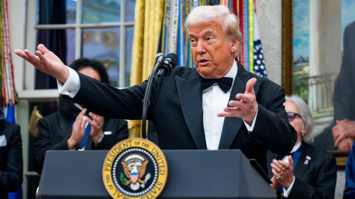 Ντόναλντ Τραμπ: Εγκαινιάζει «χρυσή βίζα» 1 εκατ. δολαρίων για πολύ πλούσιους μετανάστες