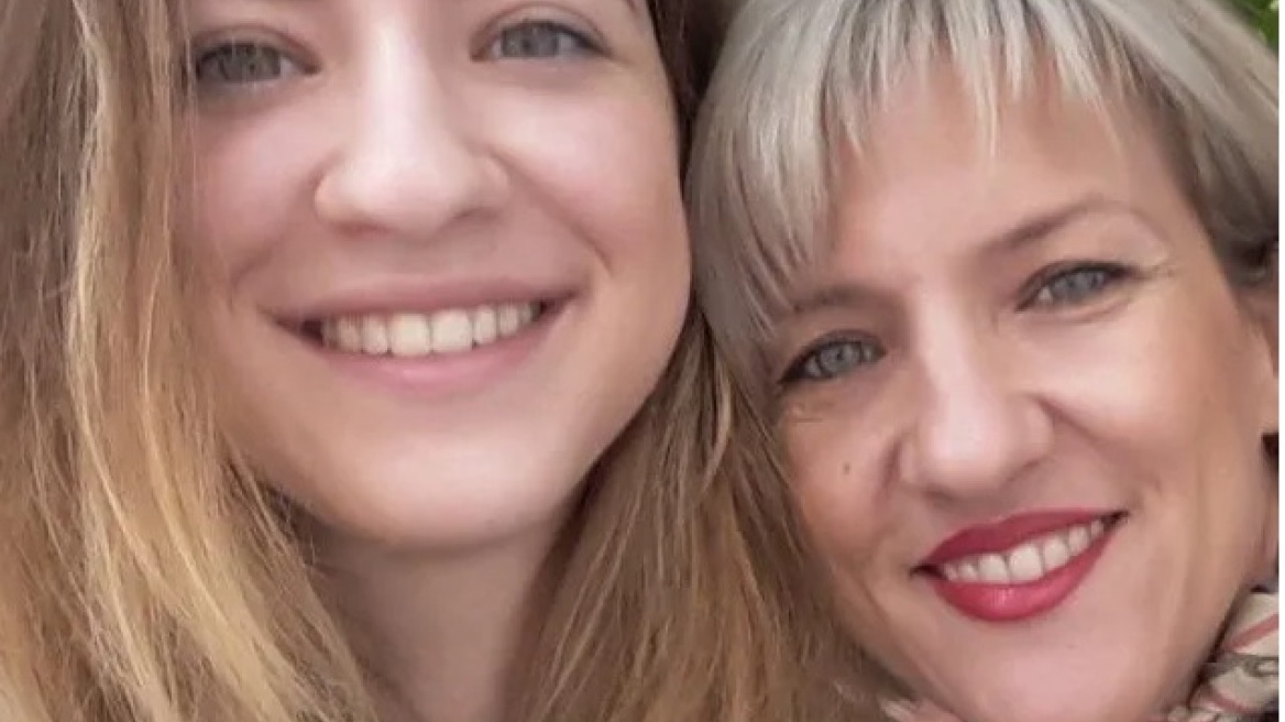 Όσα έλεγε η μητέρα της Γαρυφαλλιάς Ψαρράκου στο Marie Claire έναν χρόνο μετά τη δολοφονία της κόρης της