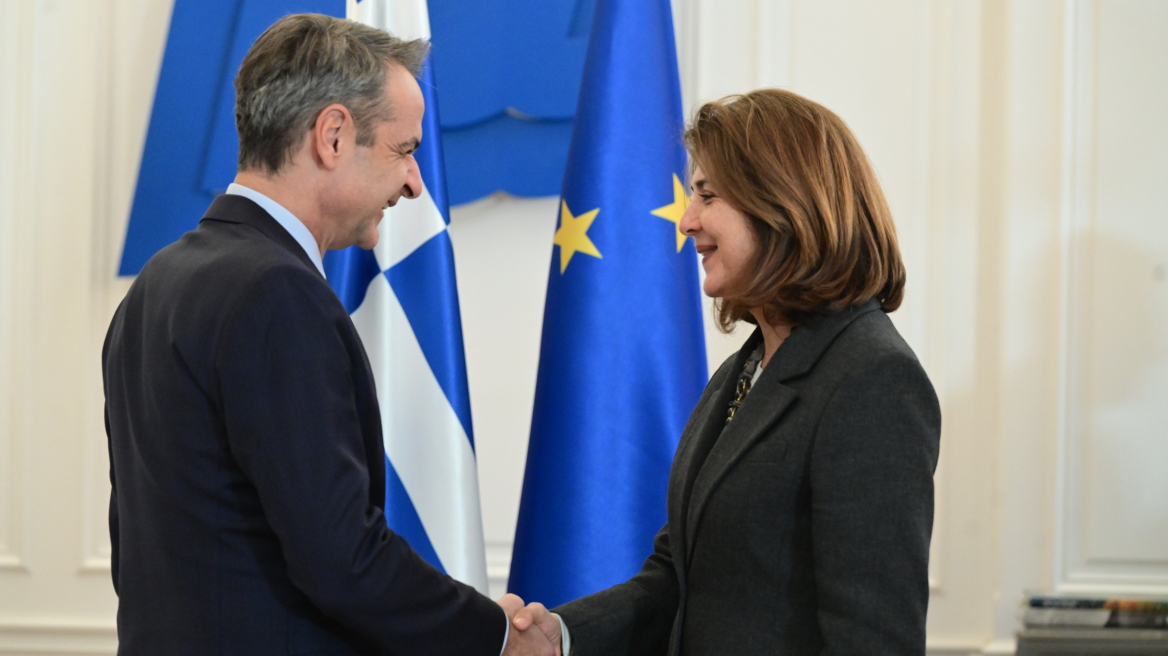 Συνάντηση Μητσοτάκη με την προσωπική απεσταλμένη του Γενικού Γραμματέα του ΟΗΕ για την Κύπρο