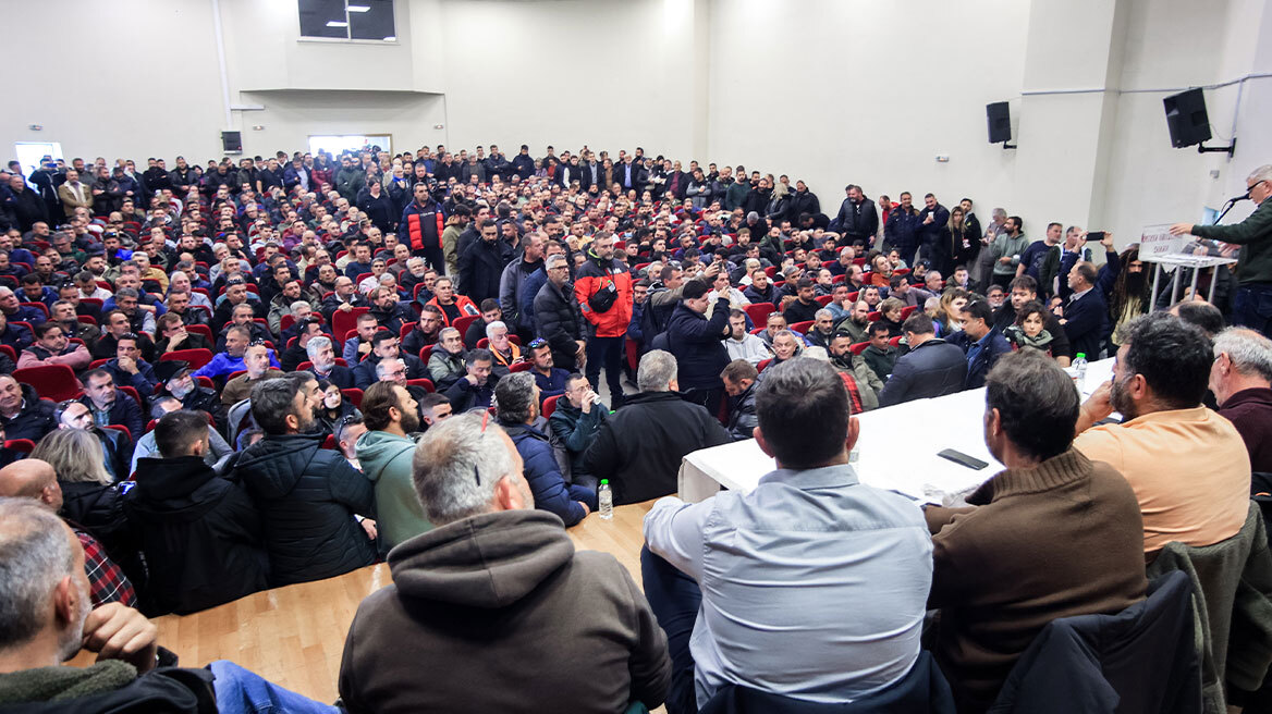 Αυτά είναι τα αιτήματα των αγροτών: Κλιμακώνουν τις κινητοποιήσεις παρά την έκκληση της κυβέρνησης για διάλογο με ανοιχτούς τους δρόμους