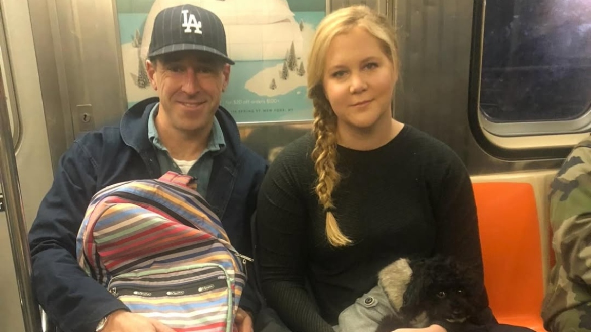 Η Έιμι Σούμερ και ο σύζυγός της χωρίζουν μετά από 7 χρόνια γάμου: Οικογένεια για πάντα, γράφει η ηθοποιός
