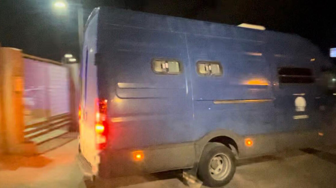 Στο καράβι από την Κρήτη για να οδηγηθούν στον Εισαγγελέα στην Αθήνα οι 15 συλληφθέντες για τον ΟΠΕΚΕΠΕ - Φωτογραφίες και βίντεο