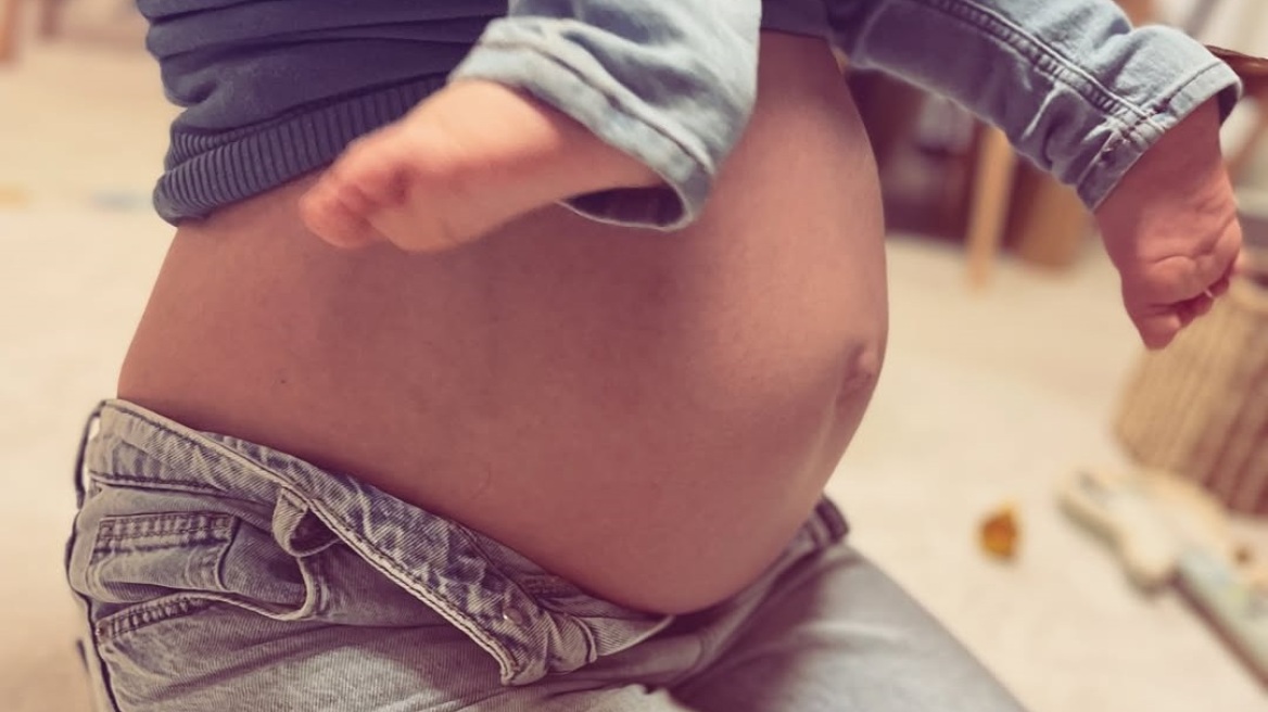 Αγοραστή Αρβανίτη: Ο τρόπος έκπληξη που αποκάλυψε την εγκυμοσύνη της στον σύζυγό της για δεύτερη φορά