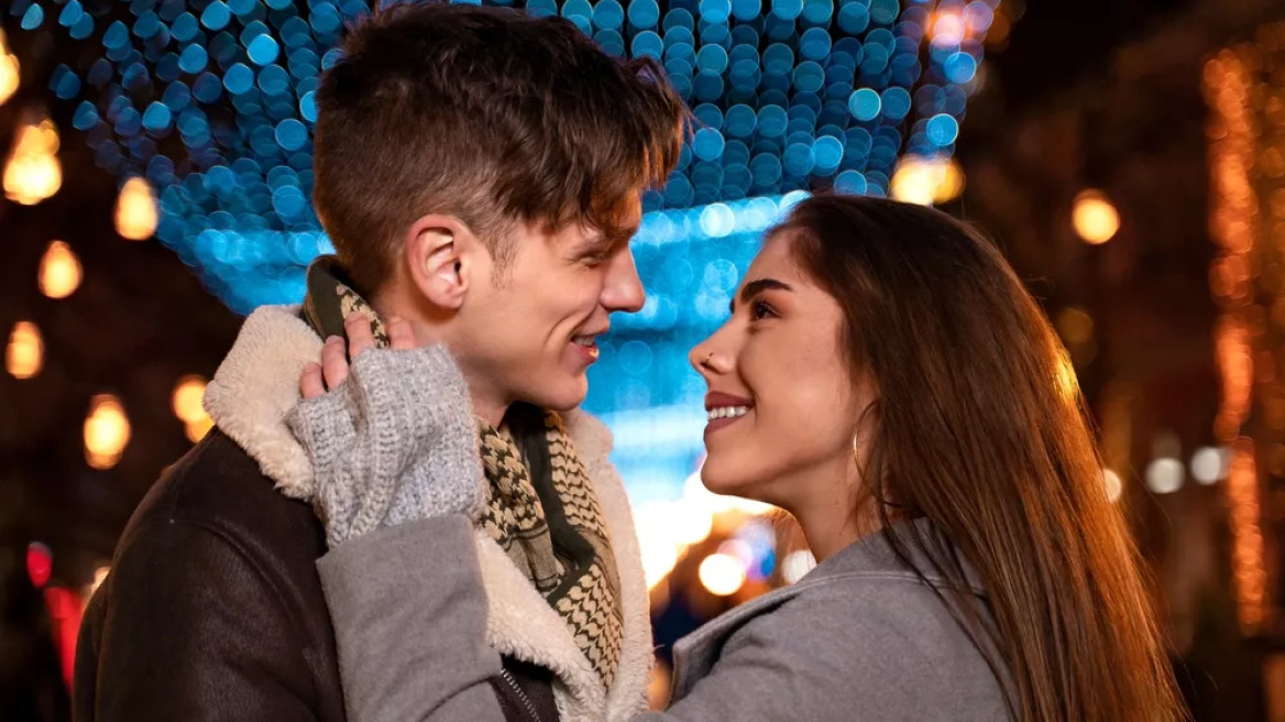 Είναι το φιλί πιο απολαυστικό με ανοιχτά ή κλειστά μάτια; Η επιστήμη απαντά
