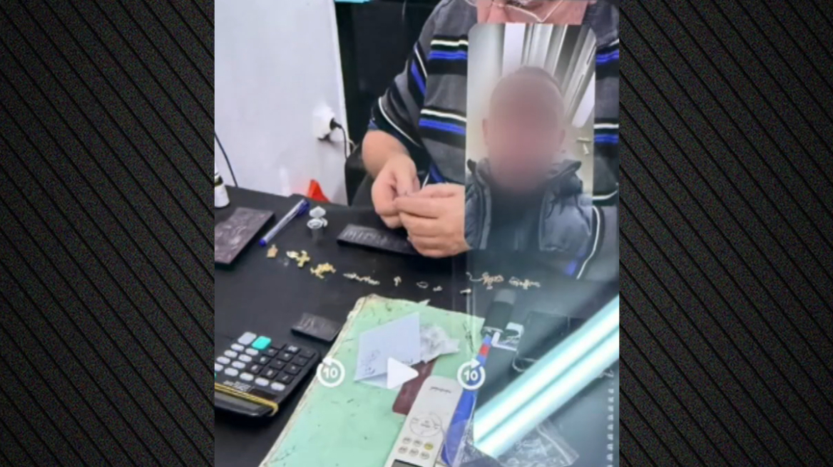 Ομόνοια: Έφοδος της αστυνομίας σε ενεχυροδανειστήριο, έλιωναν κλοπιμαία στο πίσω μέρος του καταστήματος