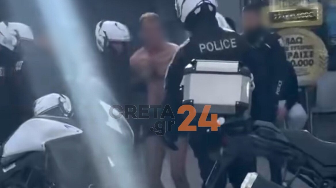 Συνελήφθη αλλοδαπός που κυκλοφορούσε ημίγυμνος στο Ηράκλειο Κρήτης, «κυνήγησε πελάτη κρατώντας μαχαίρι»