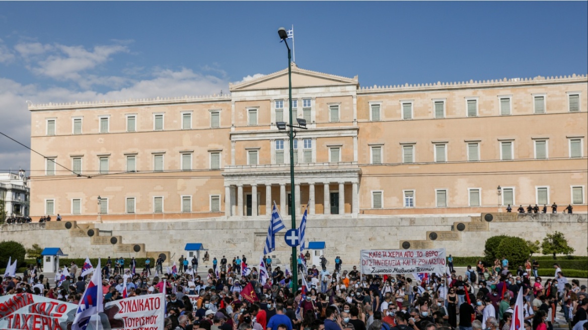 Απεργία ΑΔΕΔΥ σήμερα με αιχμή τον προϋπολογισμό: Συμμετέχουν ΠΟΕ-ΟΤΑ και εκπαιδευτικοί, τι θα ισχύσει με τα ΜΜΜ 
