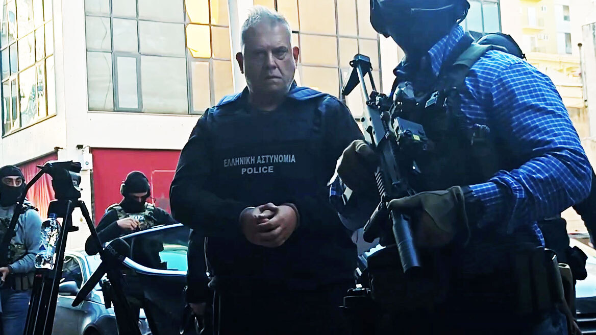 Πήρε προθεσμία για την Πέμπτη ο «Έλληνας Εσκομπάρ», πάνω από πέντε ώρες έμεινε στην Εισαγγελία Πειραιά