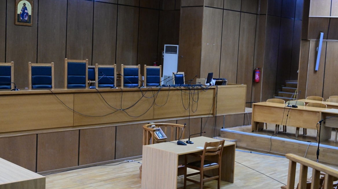 Δίκη Χρυσής Αυγής: Την ενοχή των 42 κατηγορουμένων όπως και πρωτοδίκως ζήτησε η εισαγγελέας