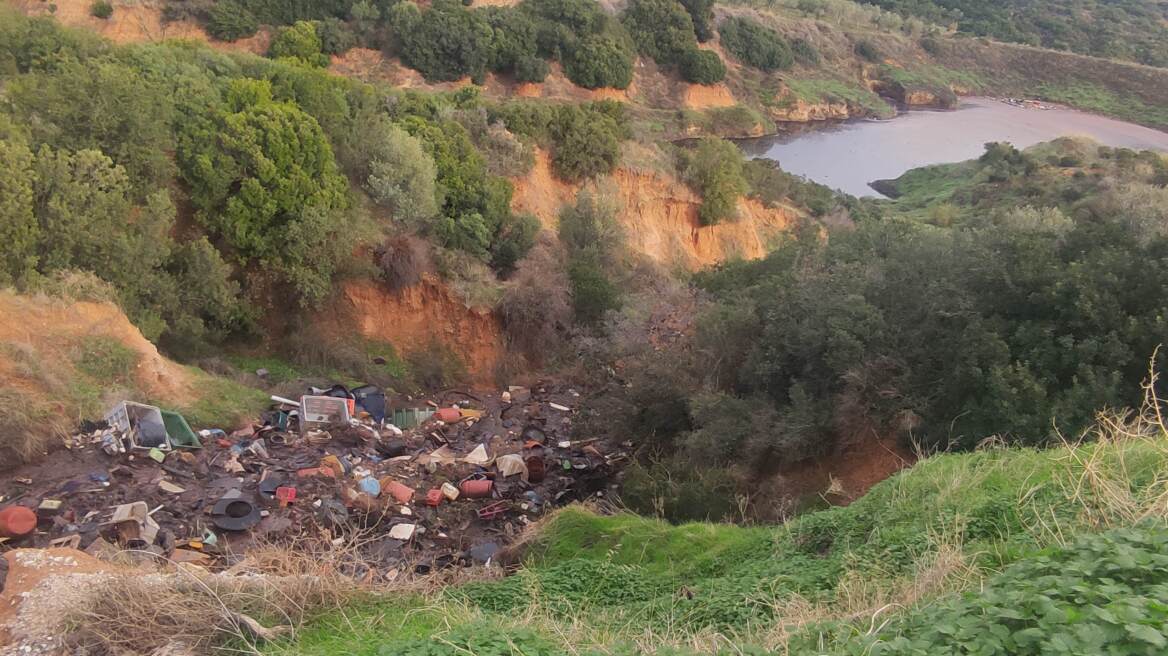 Έριχναν υγρά απόβλητα και βοθρολύματα σε ορεινή περιοχή της Χαλκιδικής, τέσσερις συλλήψεις