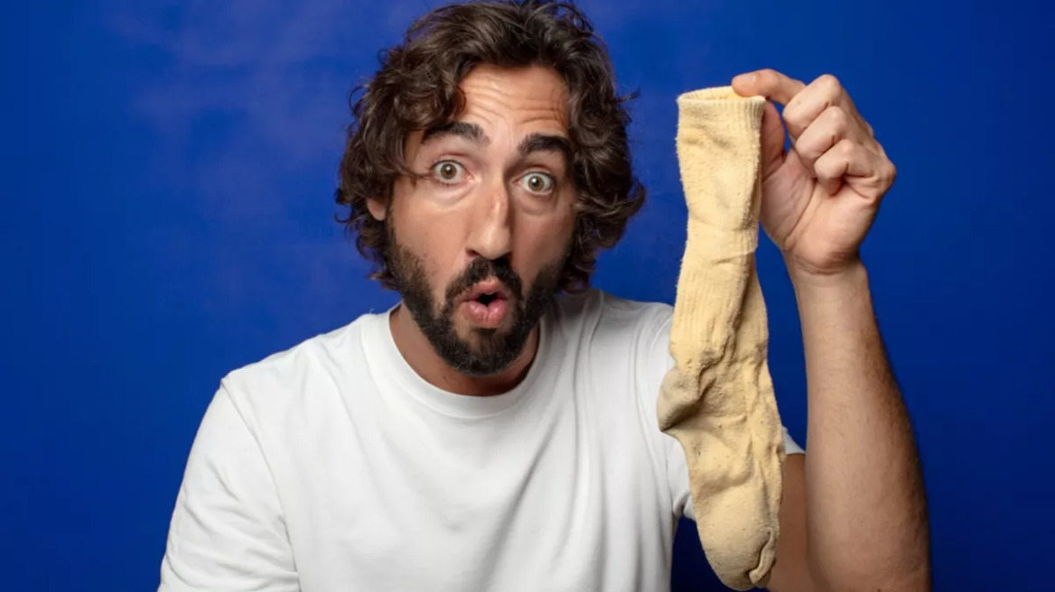 Μπορώ να ξαναφορέσω το ίδιο ζευγάρι κάλτσες και την επόμενη μέρα; Η επιστήμη απαντά
