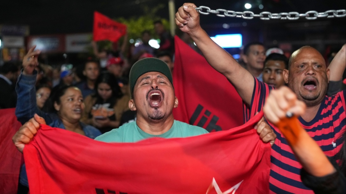 Υποστηρικτές της απερχόμενης κυβέρνησης της αριστεράς στην Ονδούρα διαδηλώνουν εναντίον της «νοθείας» στις εκλογές 