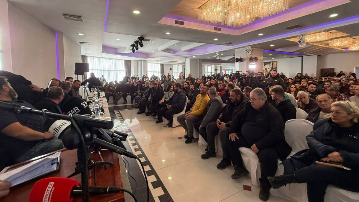 Αρνούνται την συνάντηση με Μητσοτάκη και συνεχίζουν τα μπλόκα οι αγρότες - Έρχονται νέοι αποκλεισμοί, τι λένε για τις γιορτές