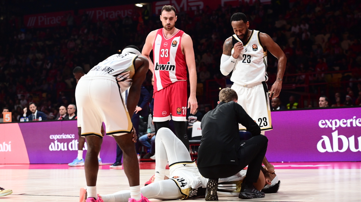 Τρομερά άτυχος ο Τραορέ, αποχώρησε υποβασταζόμενος στην 3η περίοδο του αγώνα με τον Ολυμπιακό, δείτε βίντεο