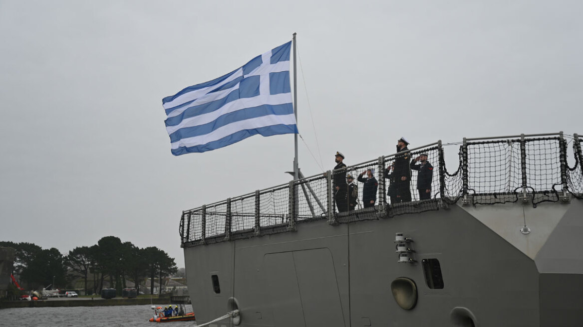 Η ελληνική σημαία υψώθηκε στη φρεγάτα «Κίμων»: Πώς αλλάζει τους όρους στο Αιγαίο η πρώτη ελληνική Belharra 