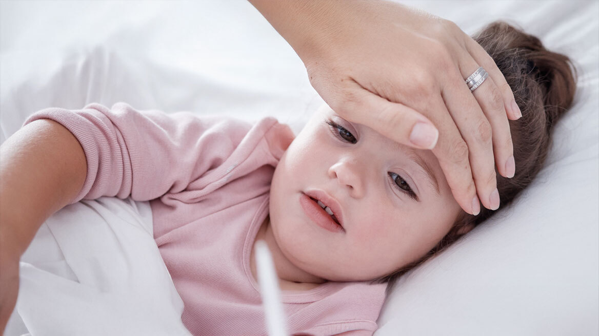 Πυρετικοί σπασμοί στα παιδιά: Τι πρέπει να γνωρίζουν οι γονείς