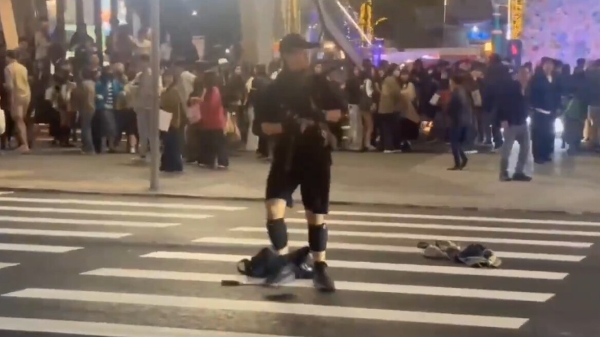 Δείτε βίντεο: Τρεις νεκροί και πέντε τραυματίες σε επίθεση με μαχαίρι στην Ταϊπέι – Έπεσε στο κενό και σκοτώθηκε ο δράστης
