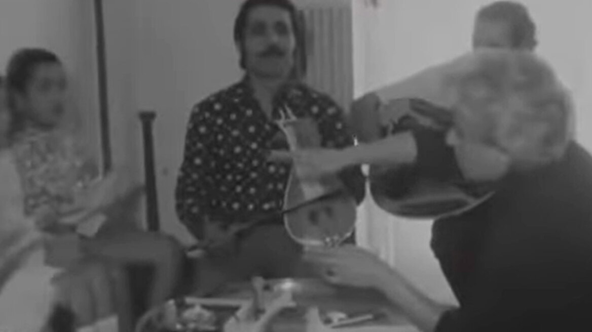 Σπάνιο βίντεο με τη Δόμνα Σαμίου να διδάσκει κρητικά κάλαντα Χριστουγέννων