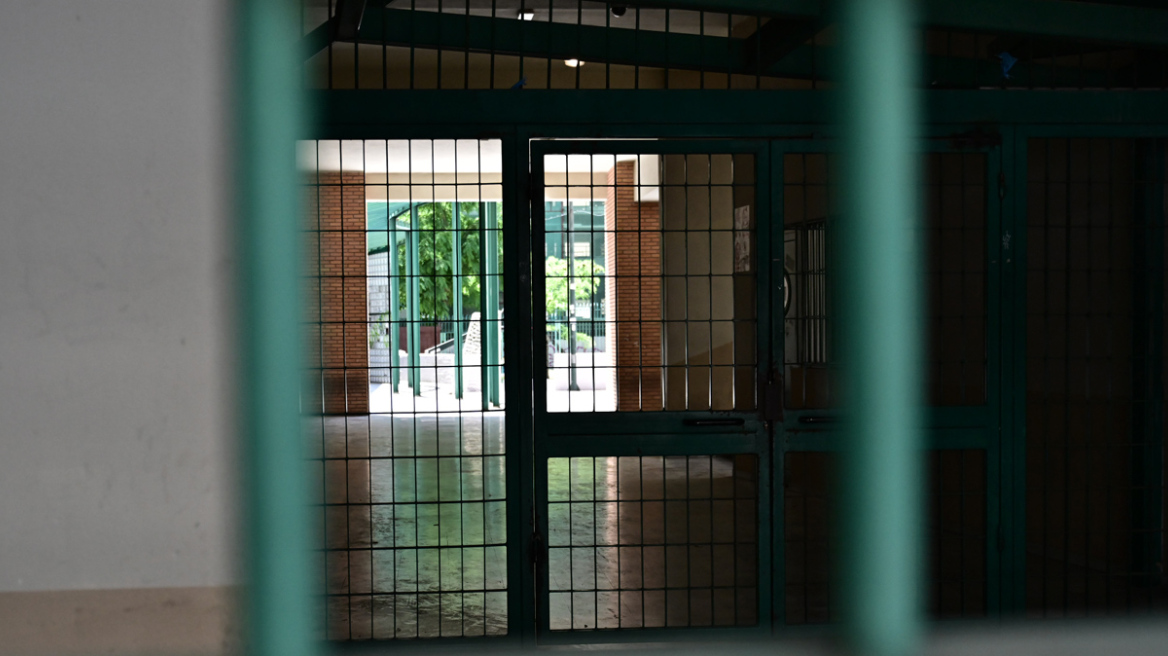 «Είναι να φέρεις 200 ευρώ και μη με ζαλίζεις μπρο ότι έχεις σχολείο»: Οι διάλογοι που πρόδωσαν το κύκλωμα διακινητών και μαθητών