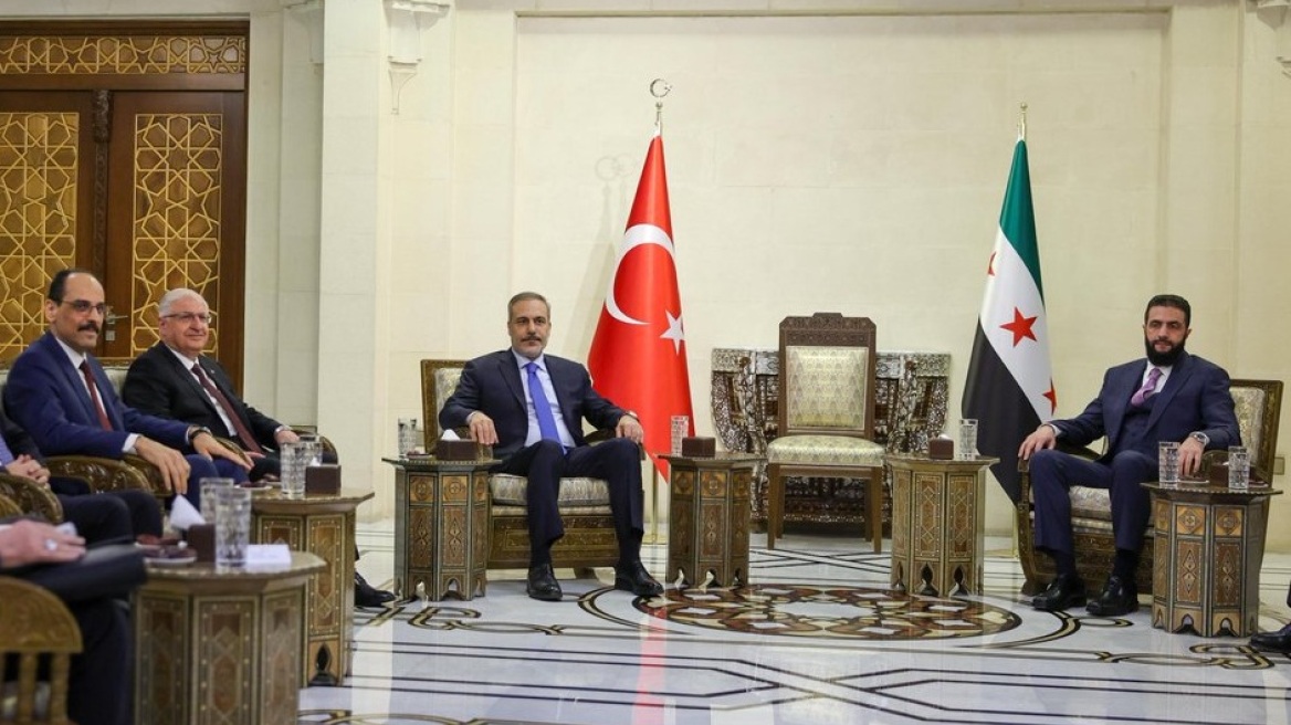 Στη Δαμασκό οι Φιντάν και Καλίν: Στο τραπέζι οι σχέσεις Τουρκίας - Συρίας ένα χρόνο μετά την πτώση Άσαντ