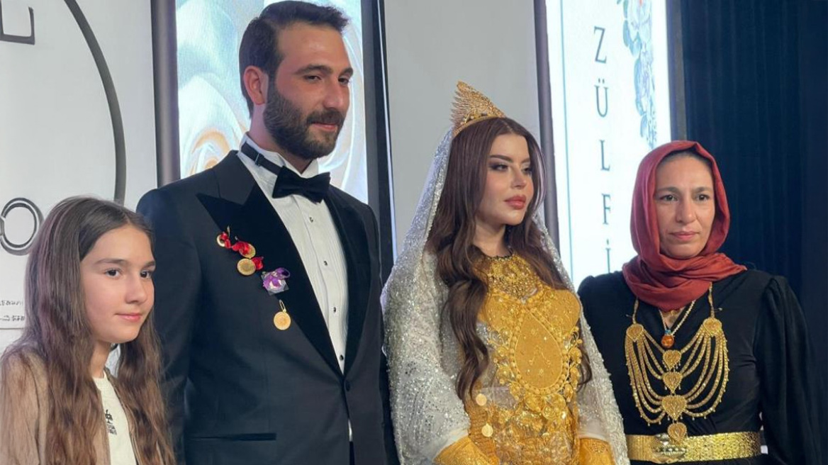 Γάμος από... χρυσό στην Τουρκία: Έλουσαν τη νύφη με κοσμήματα και αναγκάστηκε να καθίσει γιατί δεν άντεχε το βάρος, δείτε βίντεο