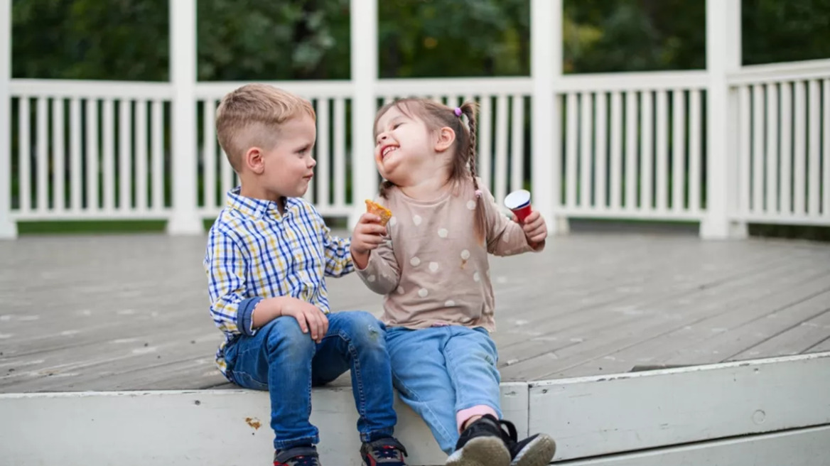 Πώς χτίζεται η αυτοεκτίμηση στα παιδιά – 10 χρήσιμα tips για τους γονείς
