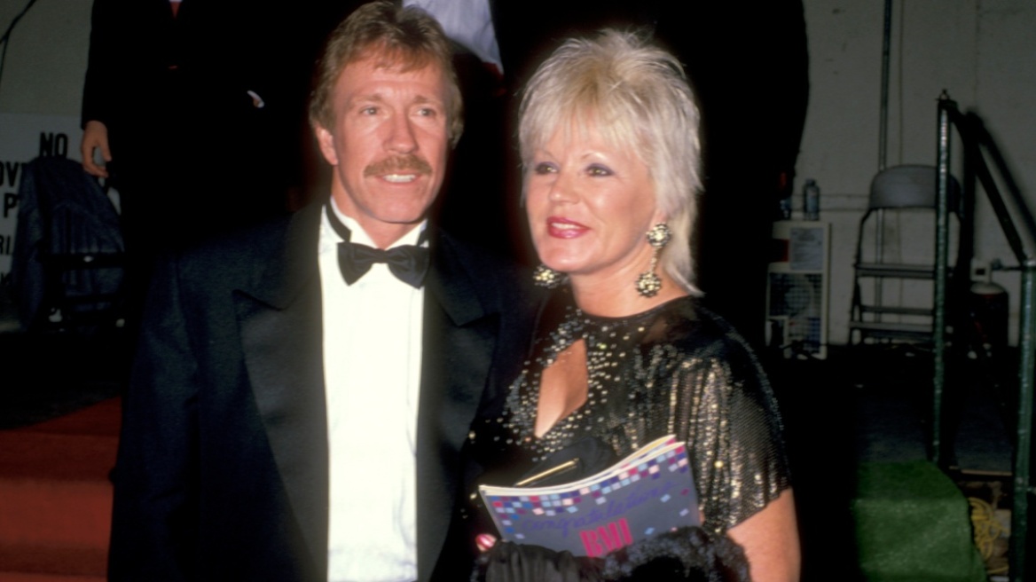 Πέθανε η πρώτη σύζυγος και παιδικός έρωτας του Τσακ Νόρις: Η παρουσία της στη ζωή μου δεν θα ξεχαστεί ποτέ, γράφει ο ηθοποιός