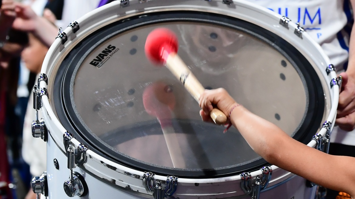 Θεσσαλονίκη: 56χρονος και 52χρονος επιτέθηκαν με γροθιές σε 13χρονο σε αγώνα βόλεϊ γιατί τους... ενοχλούσε το τύμπανο