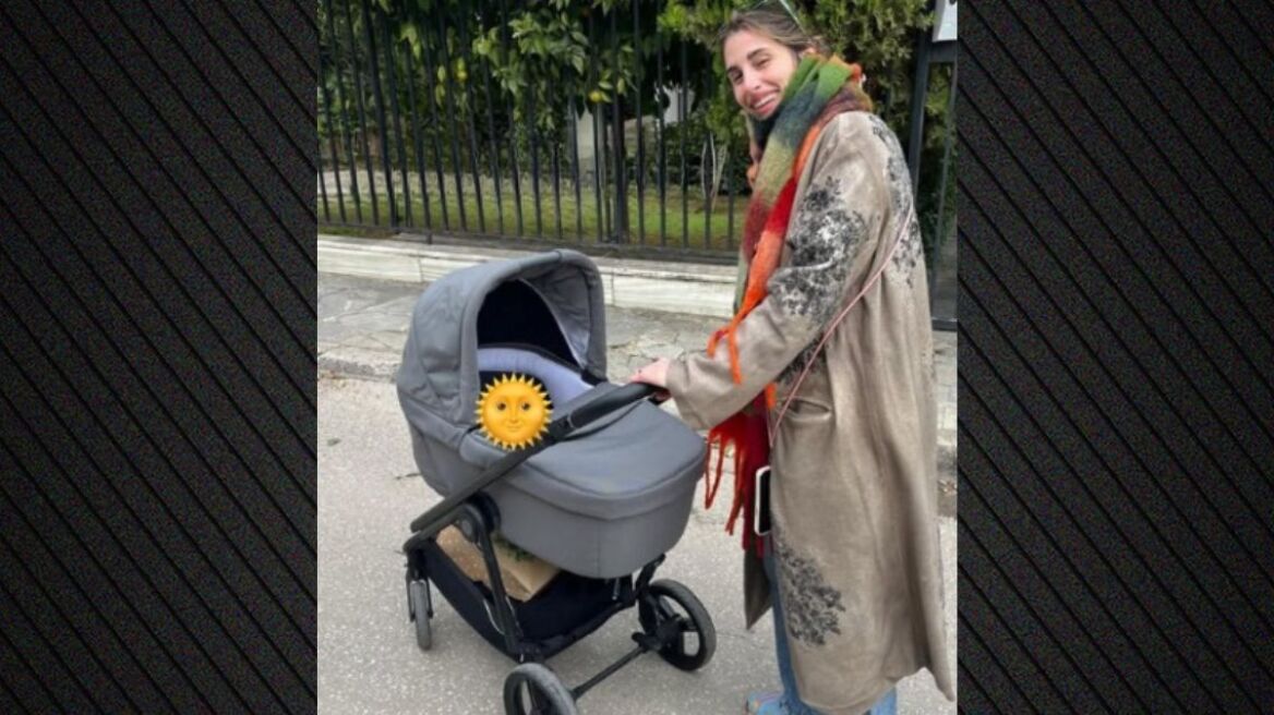 Η Παυλίνα Βουλγαράκη πήγε βόλτα με την κόρη της, δείτε φωτογραφία 