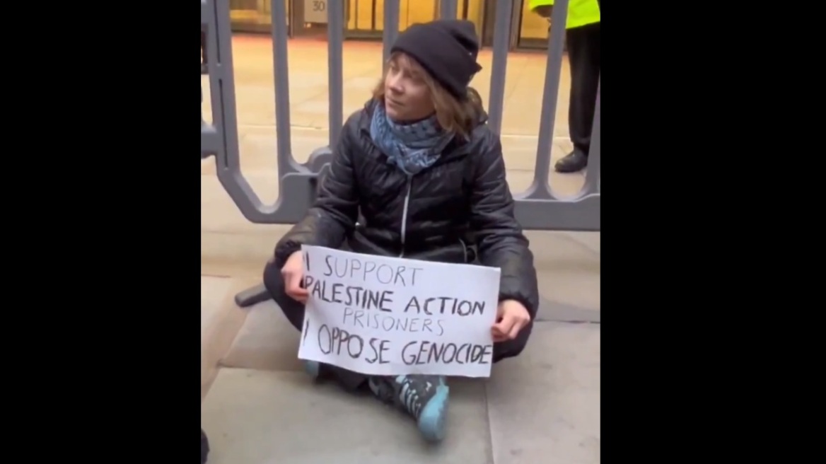 Η Γκρέτα Τούνμπεργκ συνελήφθη σε διαδήλωση υπέρ των Παλαιστινίων στο Λονδίνο