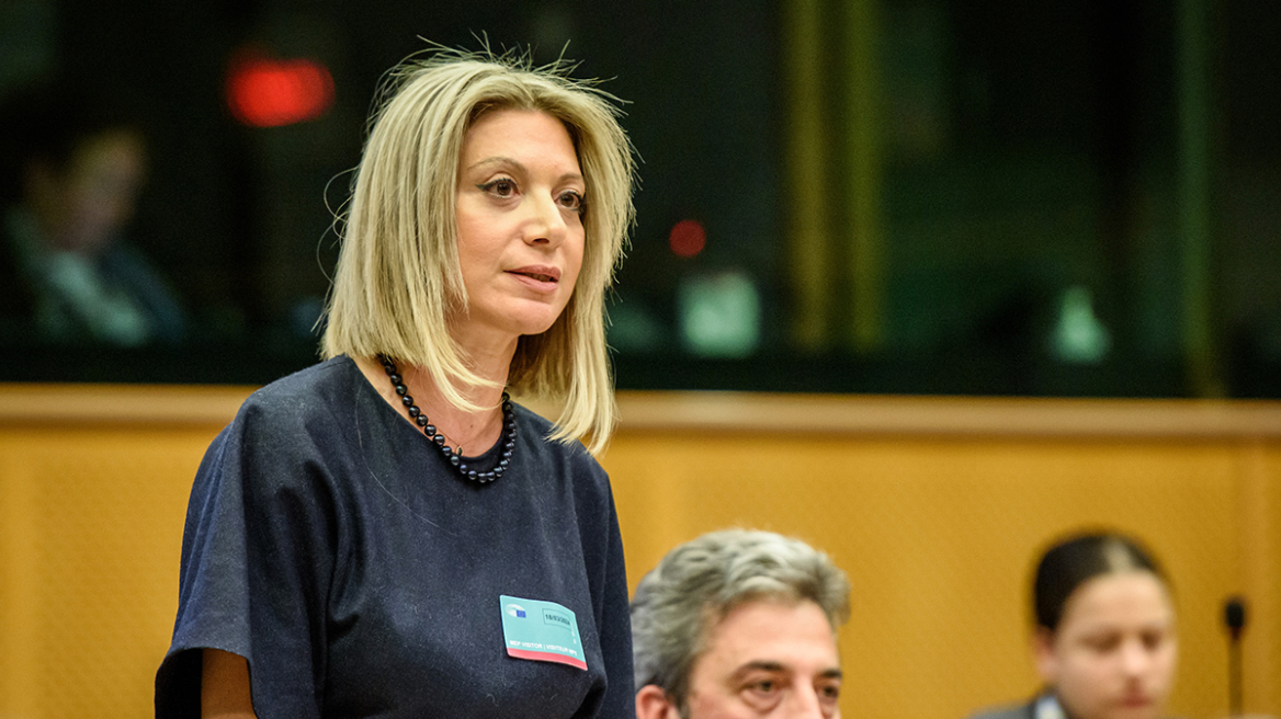 Η Μαρία Καρυστιανού στην πυρόσφαιρα της πολιτικής: Τα γκάλοπ, τα πρόσωπα, οι αντιδράσεις