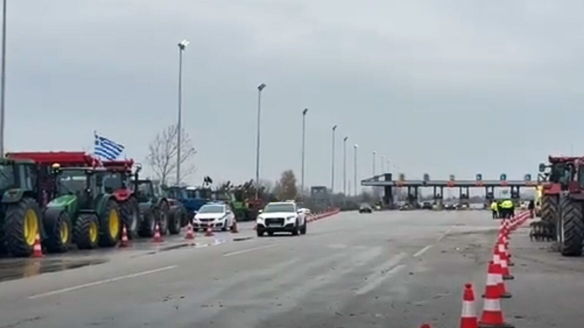 Άνοιξαν τα Μάλγαρα, Γολγοθάς στη Ριτσώνα από τα μπλόκα και τις εκτροπές - Δείτε βίντεο και φωτογραφίες