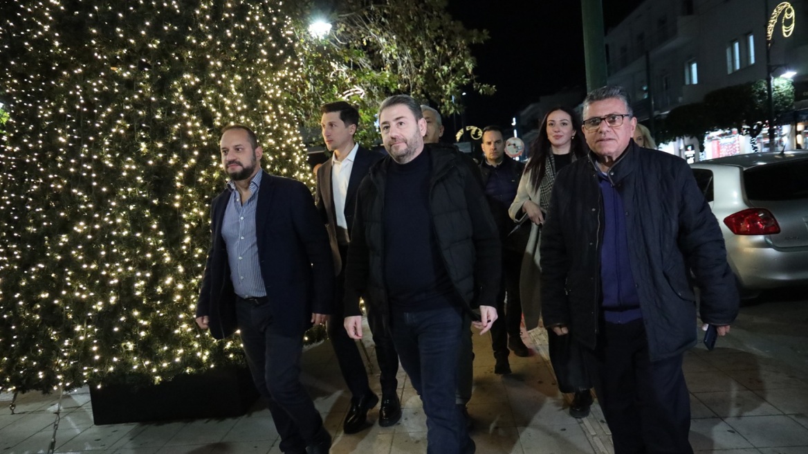 Γεύματα, δείπνα και η… μεγάλη αναταραχή λόγω Τσίπρα και Καρυστιανού στο πλάνο των Χριστουγέννων για το ΠΑΣΟΚ