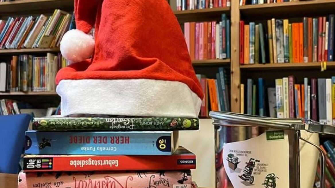 O Άγιος Βασίλης έφερε βιβλία σε παιδιά άστεγων οικογενειών στο Βερολίνο (βίντεο)
