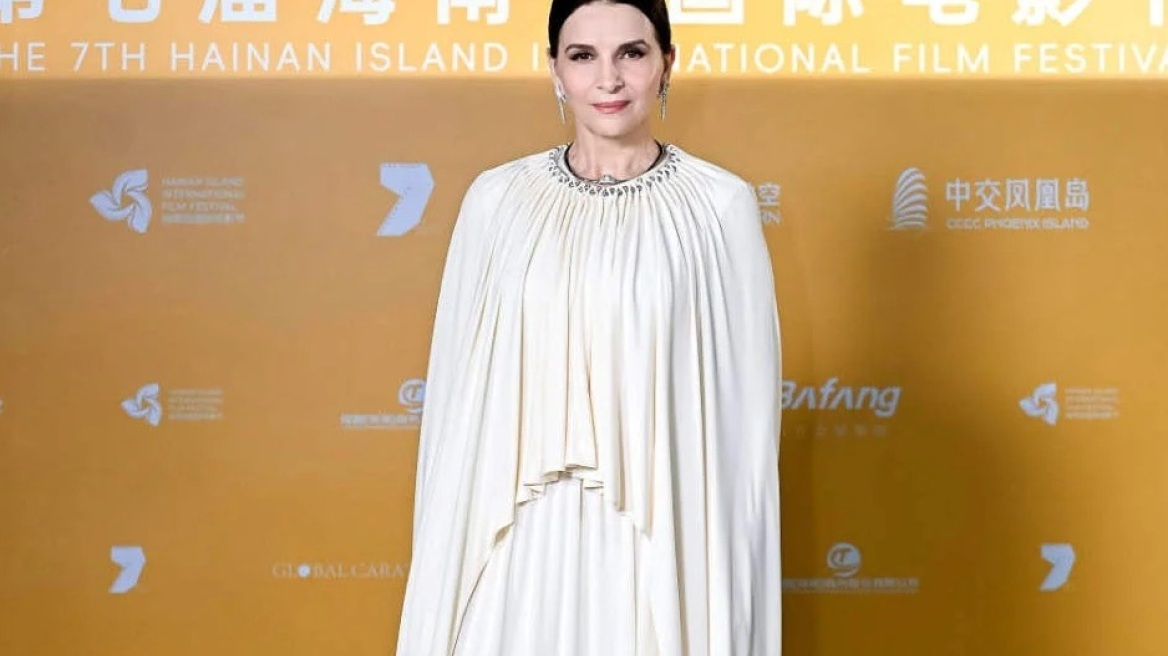 Η Ζιλιέτ Μπινός φόρεσε Schiaparelli στην τελετή λήξης του Φεστιβάλ Κινηματογράφου Hainan Island 2025
