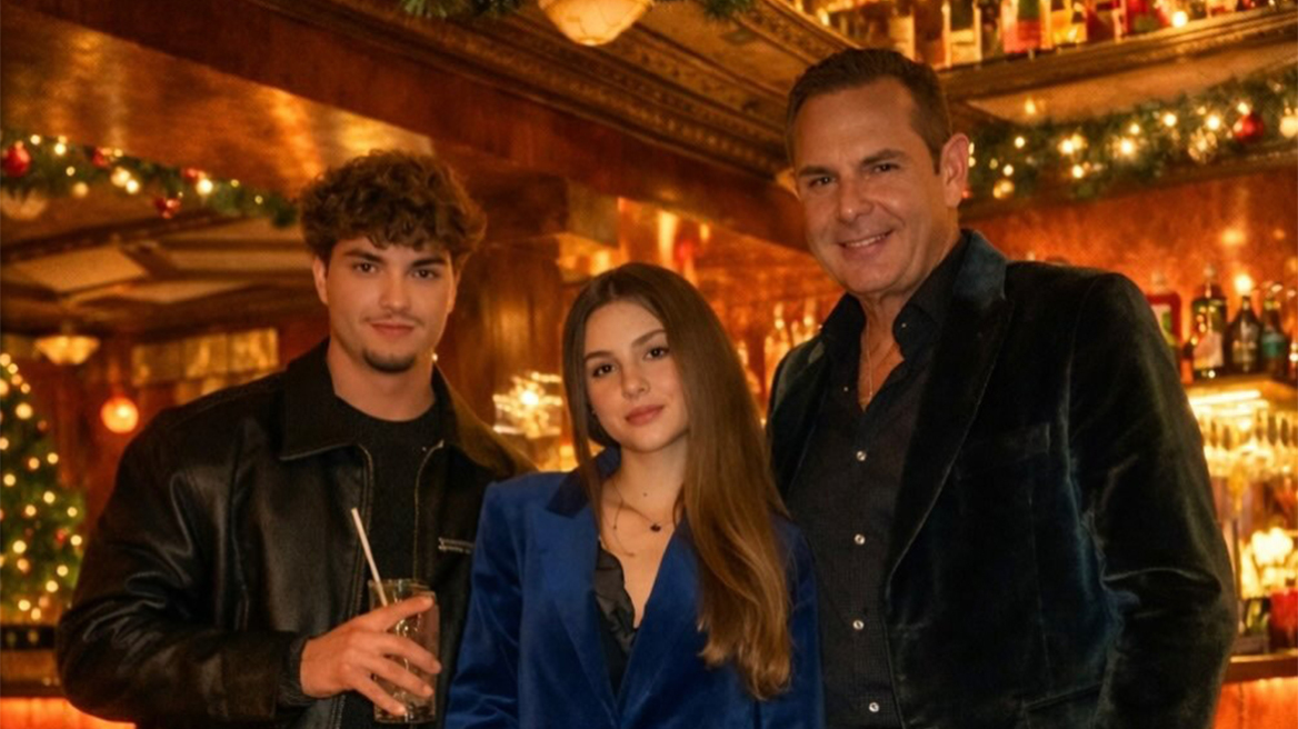 Η χριστουγεννιάτικη ανάρτηση του Πάνου Καμμένου με τη σύζυγο και τα παιδιά του