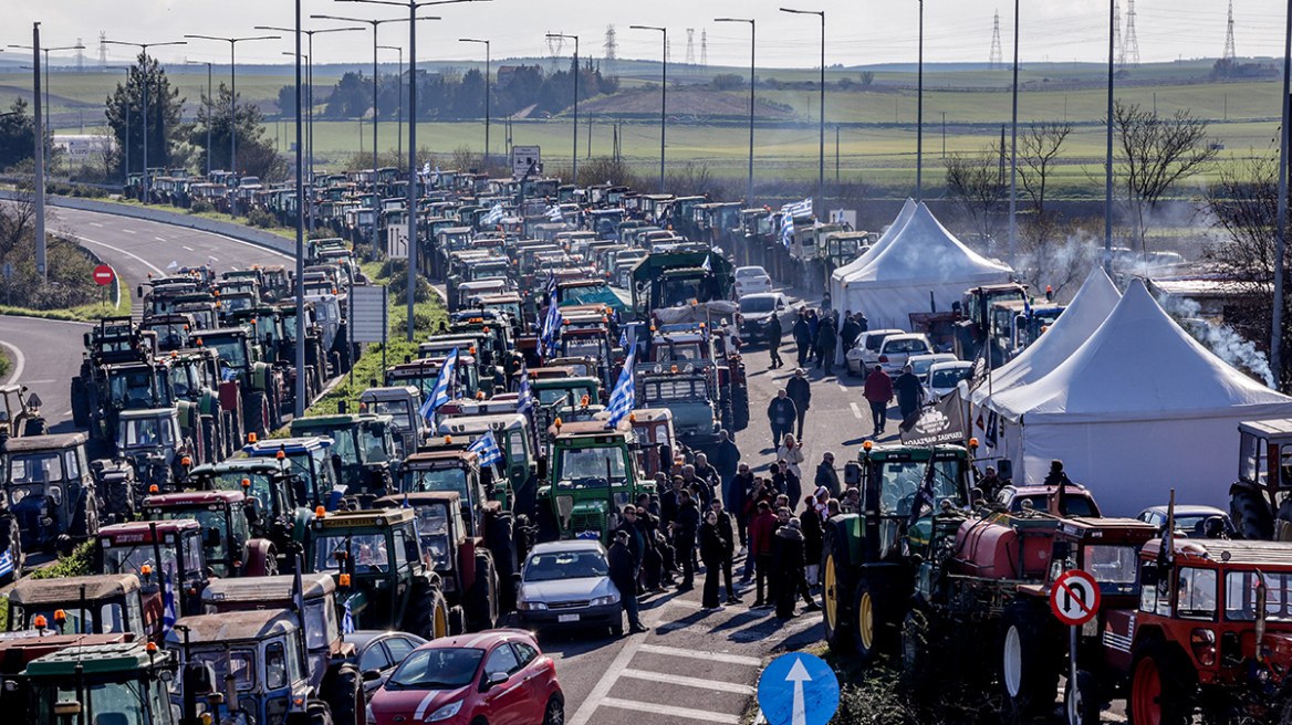 Η κυβέρνηση παίρνει πάσα για διάλογο με τους αγρότες μετά το ρήγμα στα μπλόκα: Πιθανότητα συναντήσεων με τον Τσιάρα

