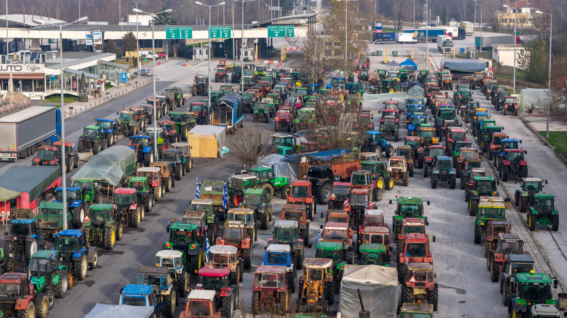 Πρωτοχρονιά στα μπλόκα για τους αγρότες, κλείνει στις 12:00 το ρεύμα προς Αθήνα στην Εθνική Οδό