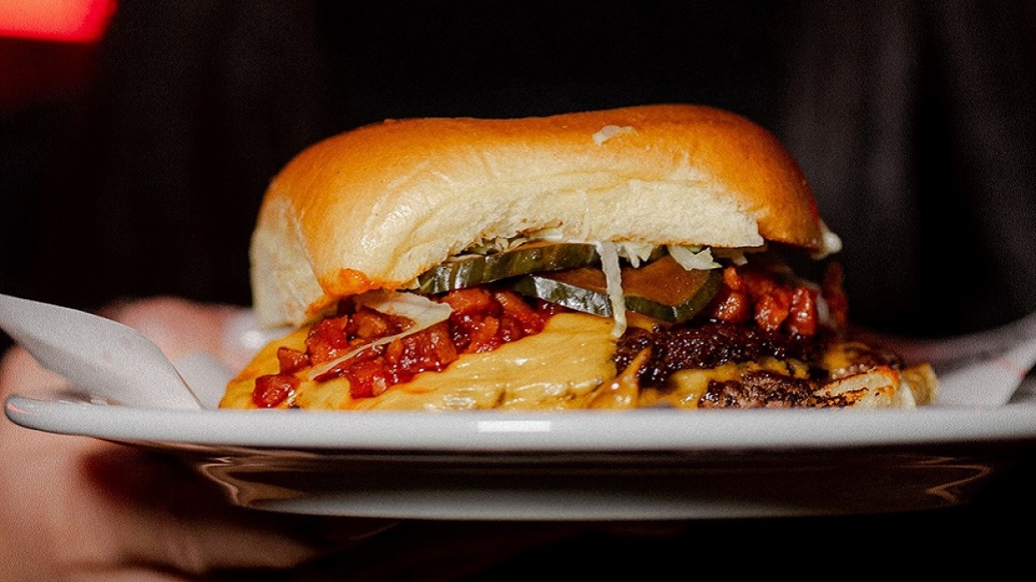 Burger Disco Club: Εδώ τα κάνεις και τα τρία με αυτή τη σειρά, ακόμη και τις Δευτέρες