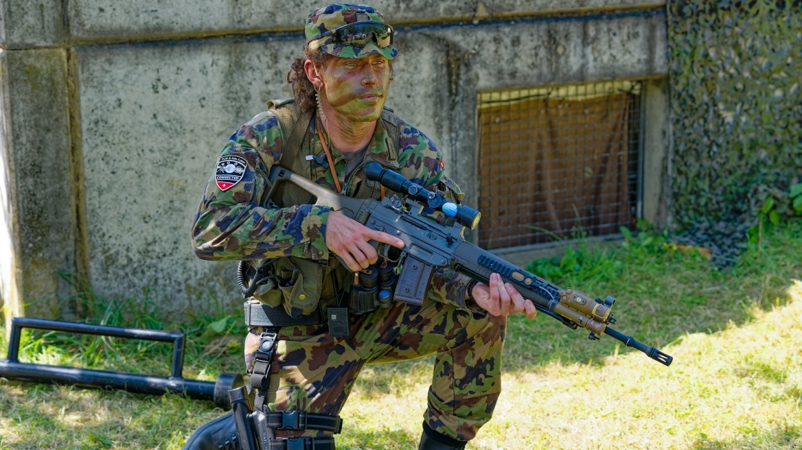 Ελβετία: Ο αρχηγός των Ενόπλων Δυνάμεων λέει ότι η χώρα του δεν μπορεί να υπερασπιστεί τον εαυτό της σε μια γενικευμένη επίθεση