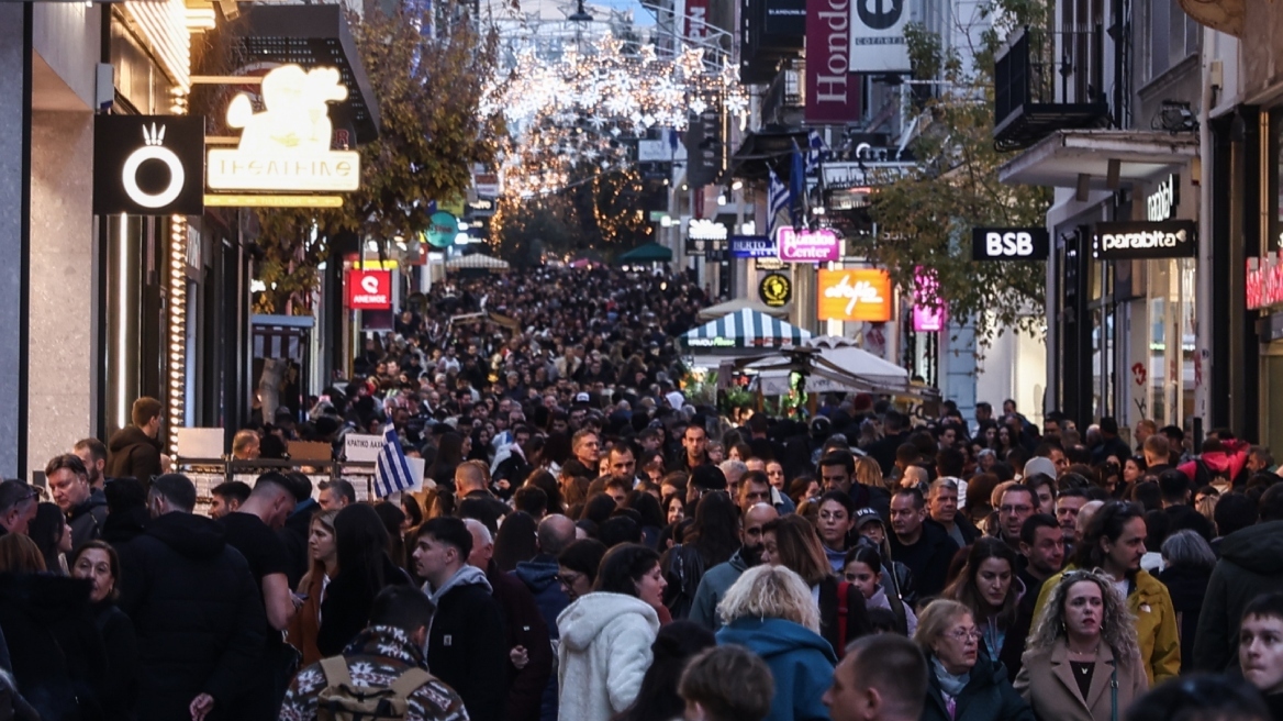 Στα 4,5 δισ. ευρώ ο χριστουγεννιάτικος τζίρος του 2025: Τρόφιμα, ποτά, ηλεκτρονικά και ένδυση έχουν το μεγαλύτερο μερίδιο της αγοράς