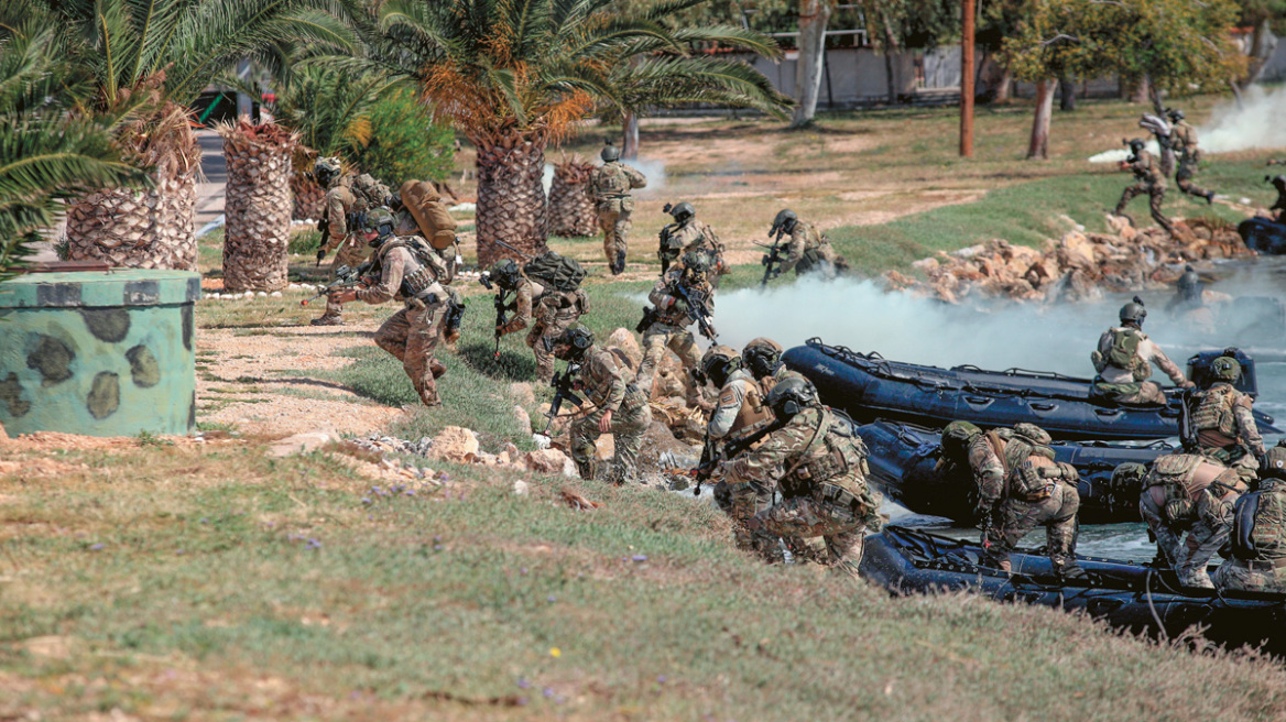 Υπουργείο Εθνικής Αμυνας: Οι αλλαγές στη δομή του στρατού και οι νέες ρυθμίσεις για βαθμολόγιο, μισθολόγιο και αναβολές