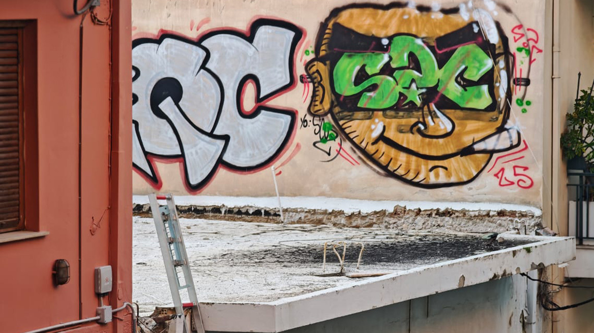 Άφησε σημείωμα σε συγγενικό του πρόσωπο ο 74χρονος στου Γκύζη, πριν μαχαιρώσει τη γυναίκα του και πέσει στο κενό - Νοσηλεύεται η 67χρονη
