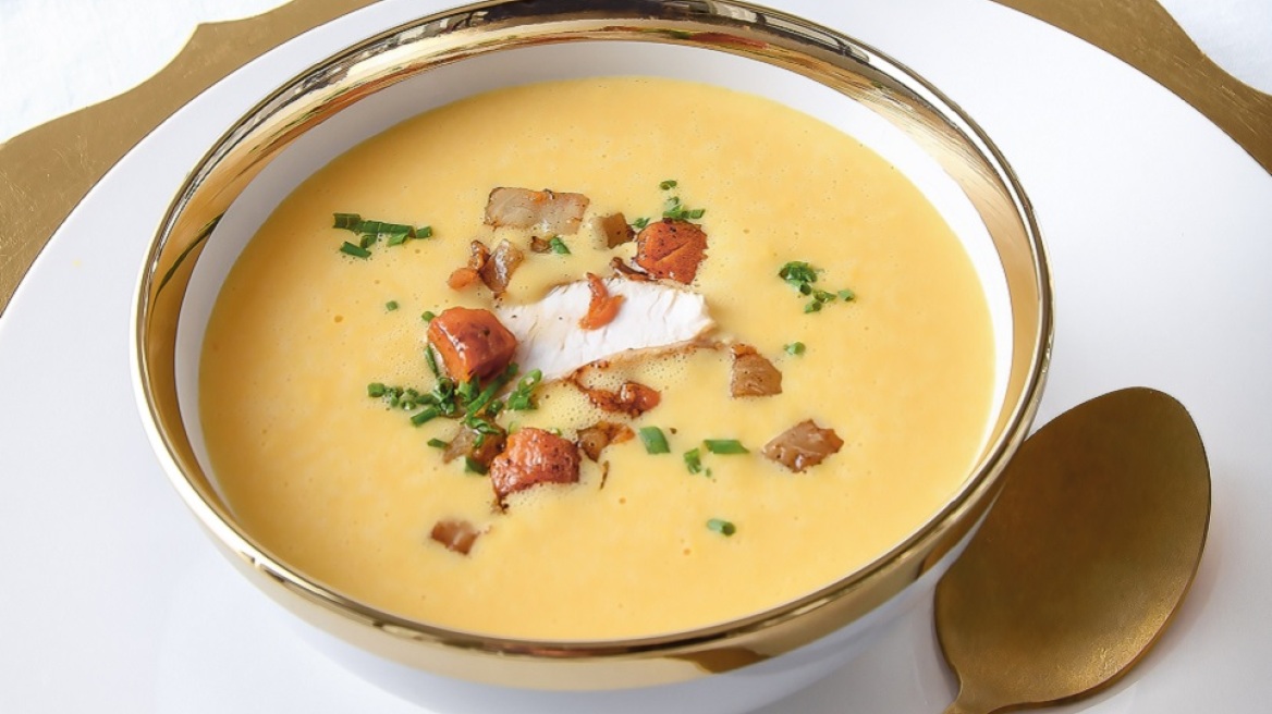 Αρωματική κοτόσουπα αυγοκοφτή από την Κρύστη Καραγιώργου